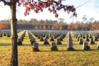 Holiday-wreaths-veterans-cemetery
