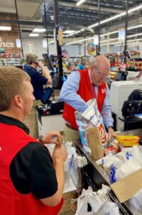 Griffith Bags Groceries for Food City – United Way Celebrity Bagging Event