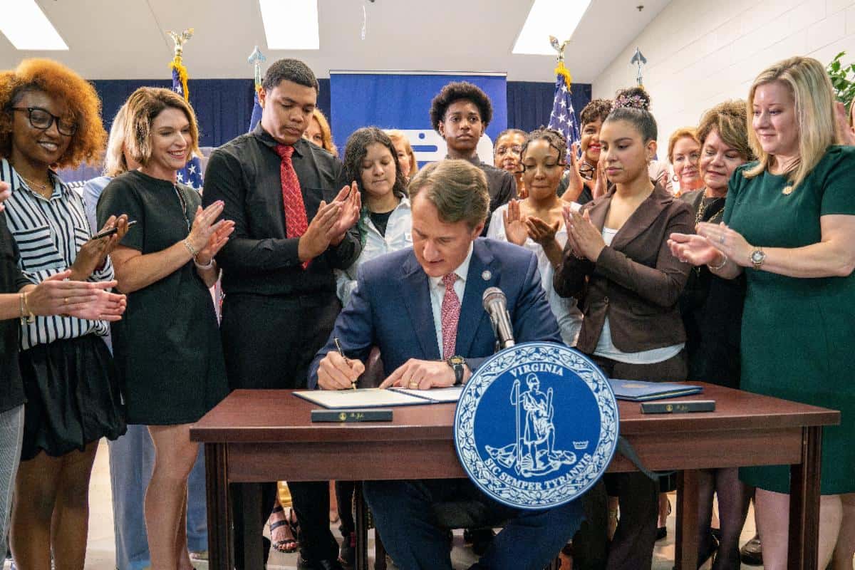 6 6 cell phone signing