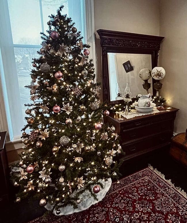 Glencoe Holiday tree